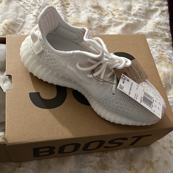 Brand new never worn YEEZY 350 v2 in color Bone - Picture 3 of 6